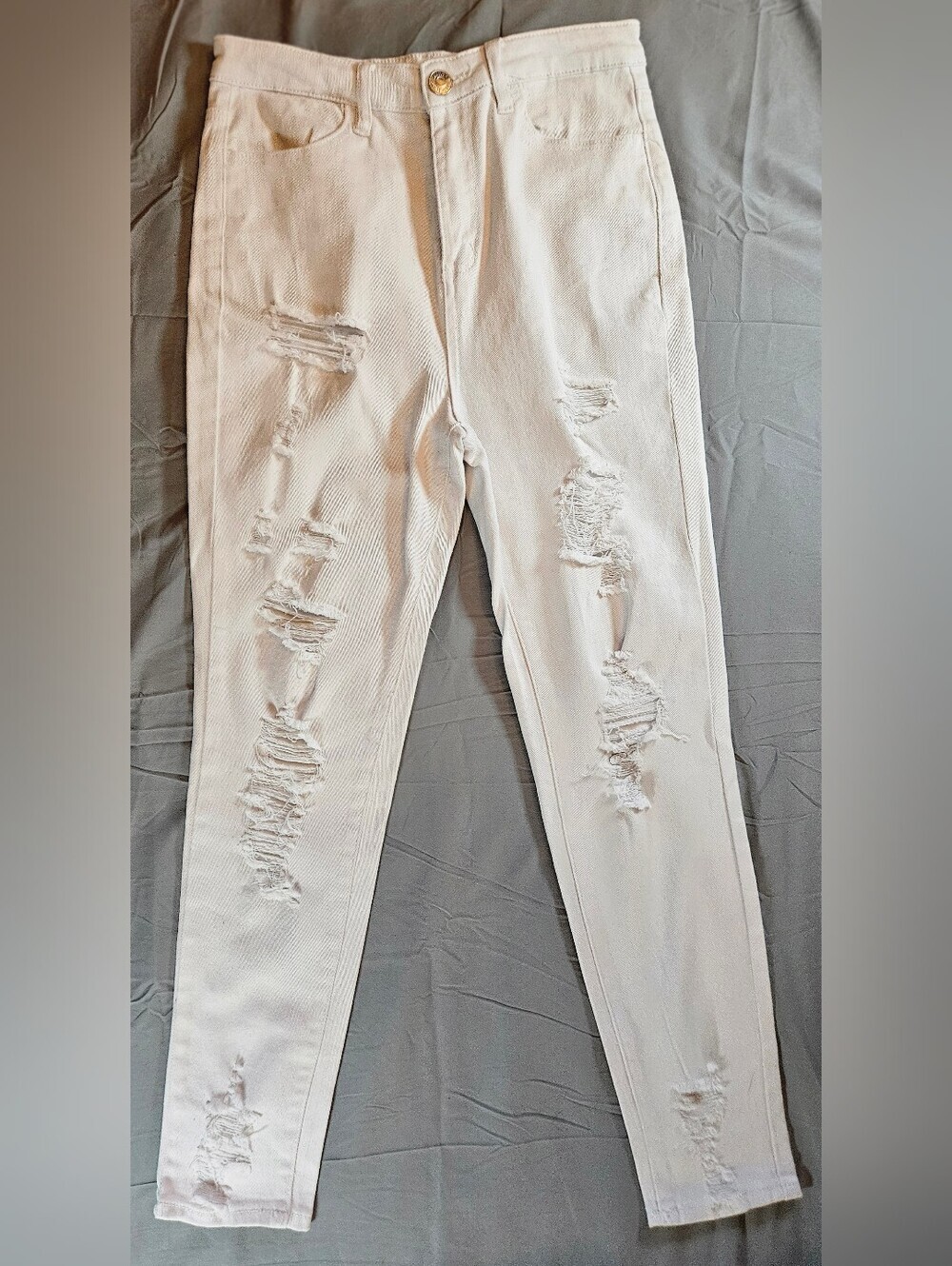 Almost Famous Juniors White Distressed Button And Zip Fly Skinny Jeans Size 7